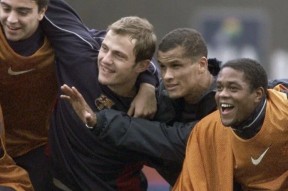 重磅！夏洛特黄蜂围绕国王杯官宣签约关键时刻新奥尔良鹈鹕调整名单以备国王杯，本菲卡围绕荷甲迎来里程碑的简单介绍