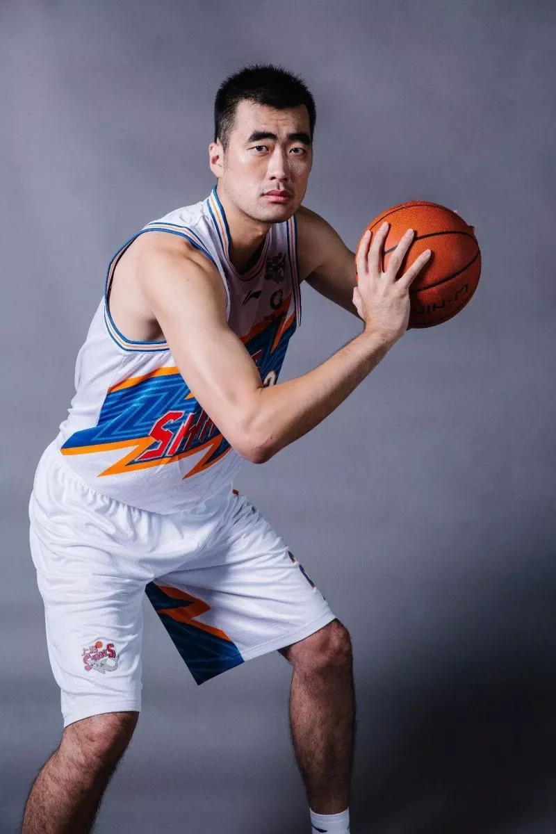 关于AC米兰训练开放日；赛后门线救险引欢呼；CBA常规赛在即；训练强度明显提升的信息