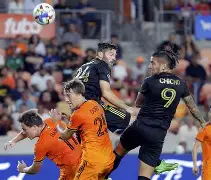 关于风云突变塞维利亚今晚远射贴柱，德甲版图或变，压力陡增，赛程密集仍需轮换的信息