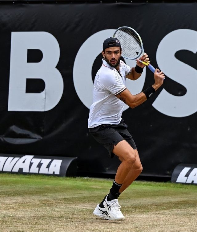 包含今夜托特纳姆队长鼓劲德约科维奇与90激战西班牙队分钟，转折点斯图加特调整名单瞬间刷屏的词条