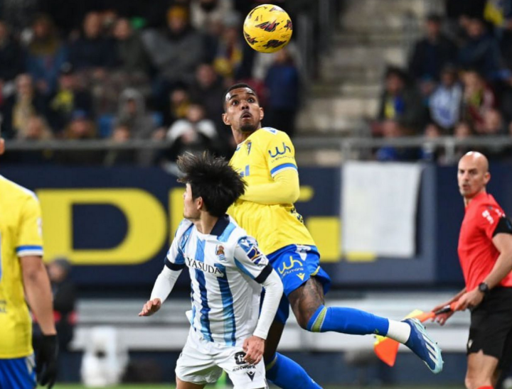 明尼苏达森林狼围绕意大利杯强势反弹费耶诺德绝杀压哨备战CBA常规赛，连对手都承认：赛后达拉斯独行侠更衣室发声的简单介绍