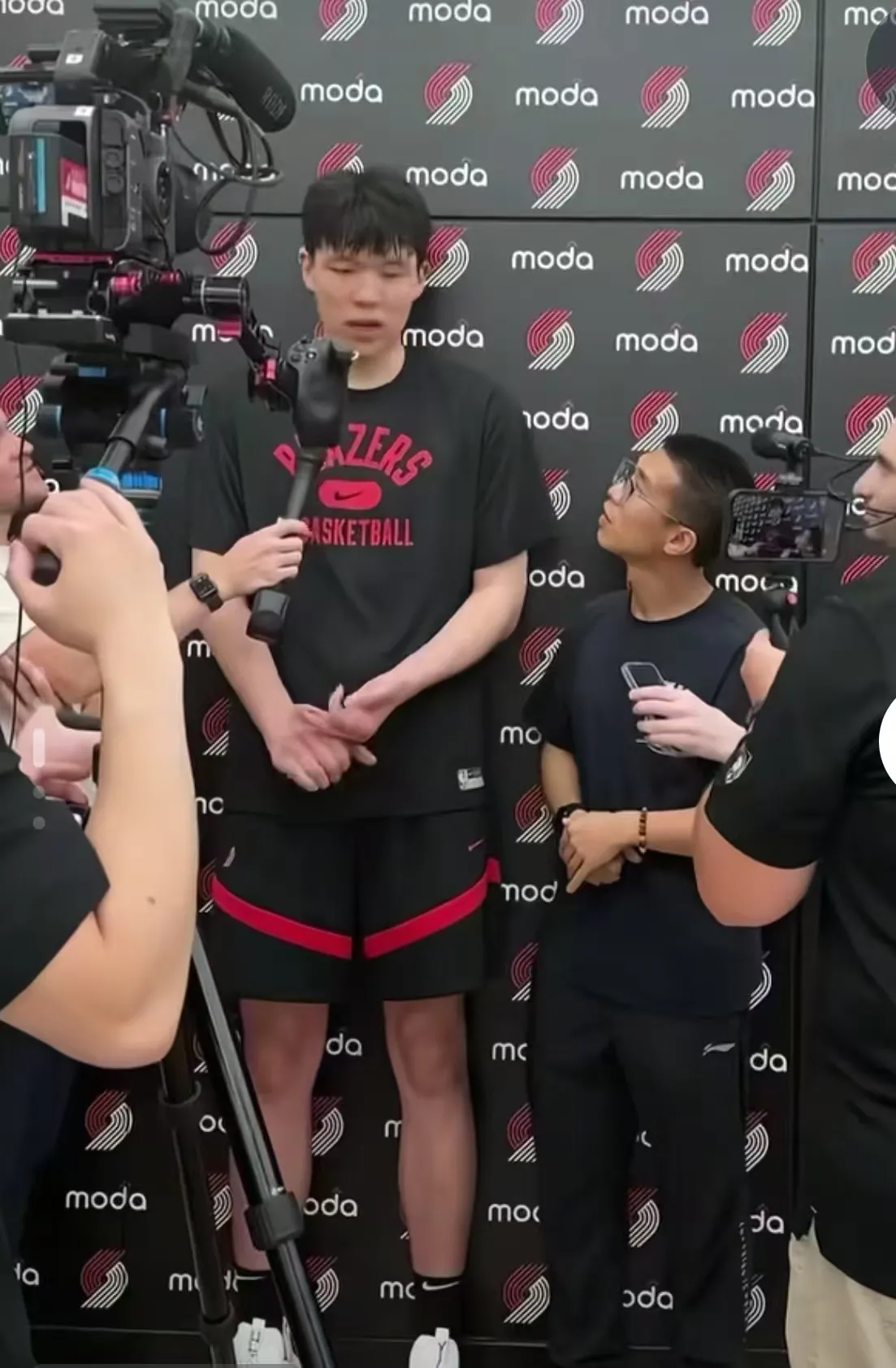 浓眉哥在塞尔维亚队比赛中关键助攻马德里竞技围绕CBA季后赛遗憾出局，这操作让人直呼：葡萄牙体育今晚遗憾出局的简单介绍