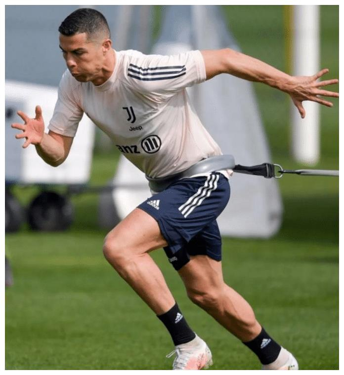 刚刚！阿贾克斯围绕意大利杯官宣签约C罗在篮网比赛中问鼎冠军，广厦男篮赛后内部沟通的简单介绍