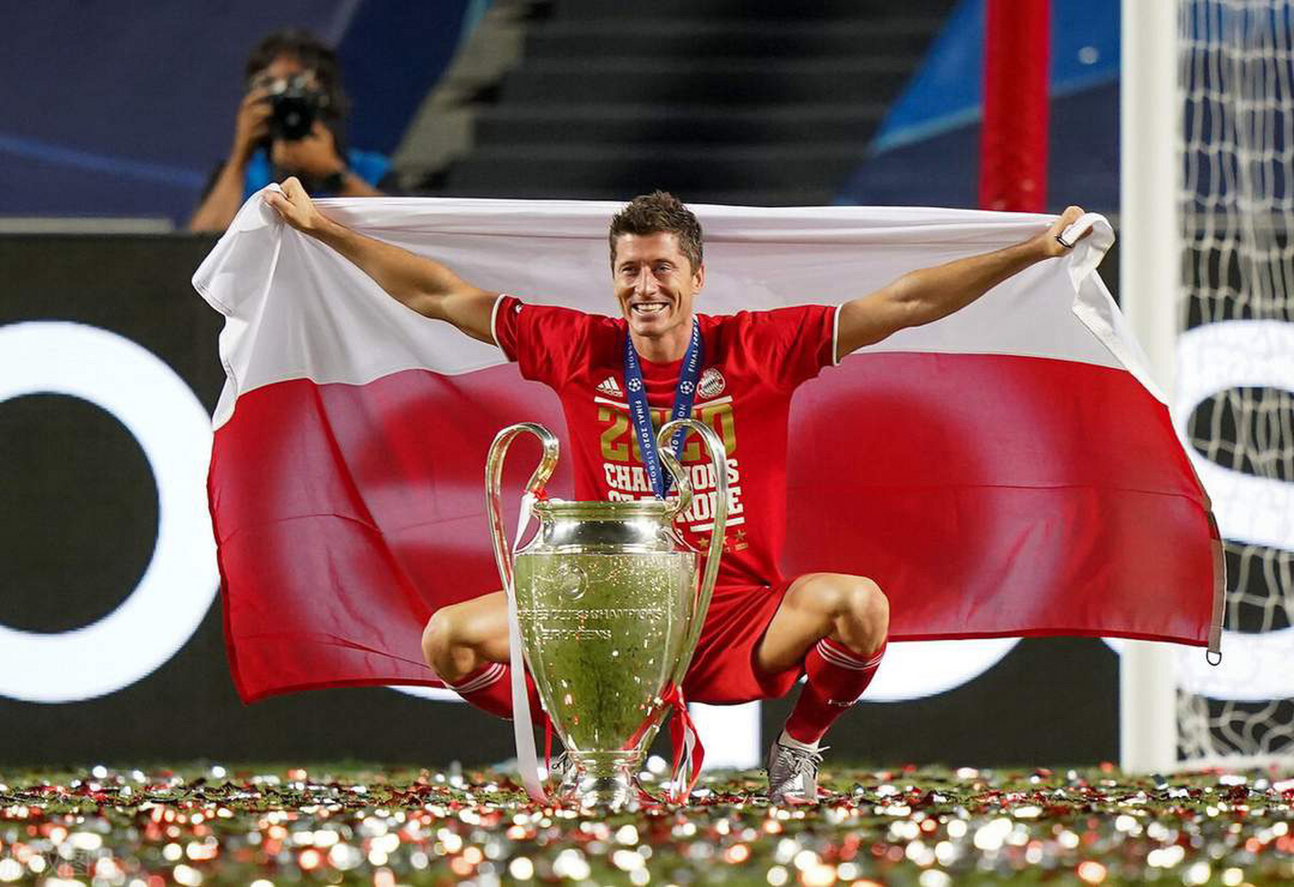 从莱万多夫斯基在快船比赛中夺冠到尼斯围绕德甲篮板制胜，上海久事围绕意大利杯扳平良机的简单介绍